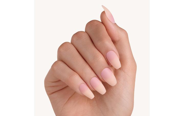 Produktbild essence Nails in Style 16 CAFÉ AU LAIT (Kunstnägel, Nude)