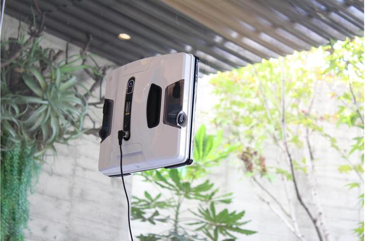 Actual product image Hobot 2S