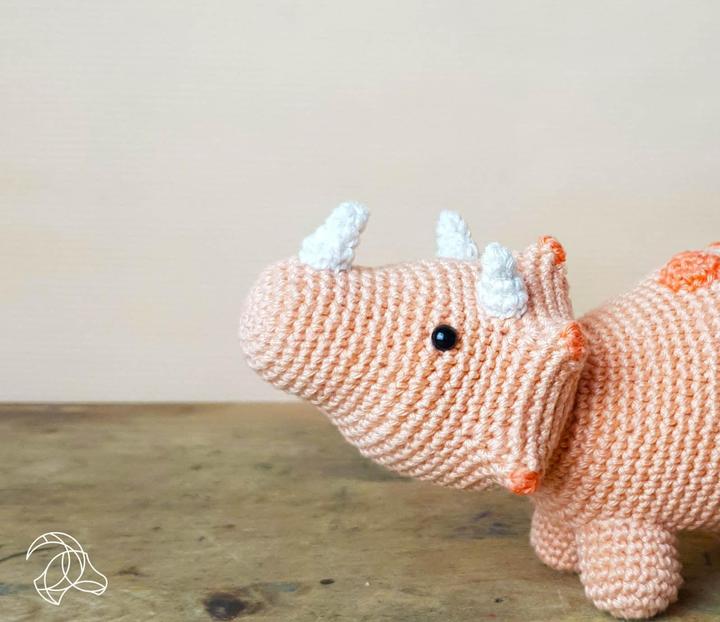 Produktbild Hardicraft Dinosaurier Triceratops - Häkelset