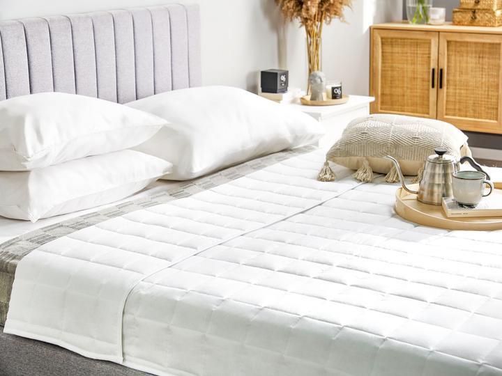 Actual product image Beliani Summer duvet polyester 135 x 200 cm light ANNAPURNA (900 g, 135 x 200 cm)