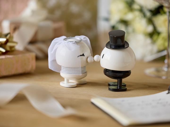Actual product image Hoptimist Bride & Groom (10 x 7.5 x 15 cm)