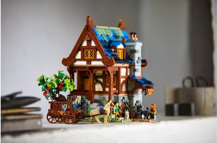 Actual product image LEGO Medieval forge (21325, LEGO Ideas, LEGO Rare Sets)