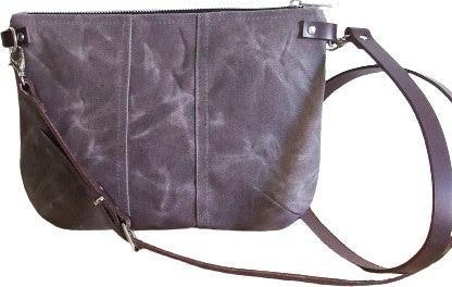 Produktbild Only-Bags.Store Kleine braune, gewachste Canvas-Kreuztasche mit Reissverschluss und Lederriemen