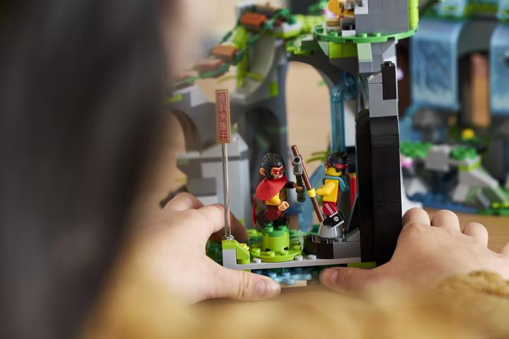 Immagine prodotto LEGO La leggendaria montagna di fiori e frutti (80024, Set LEGO rari, LEGO Monkie Kid)