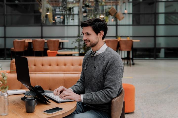 Produktbild Bakker Elkhuizen BakkerElkhuizen Laptop Halterung UltraStand Universal
