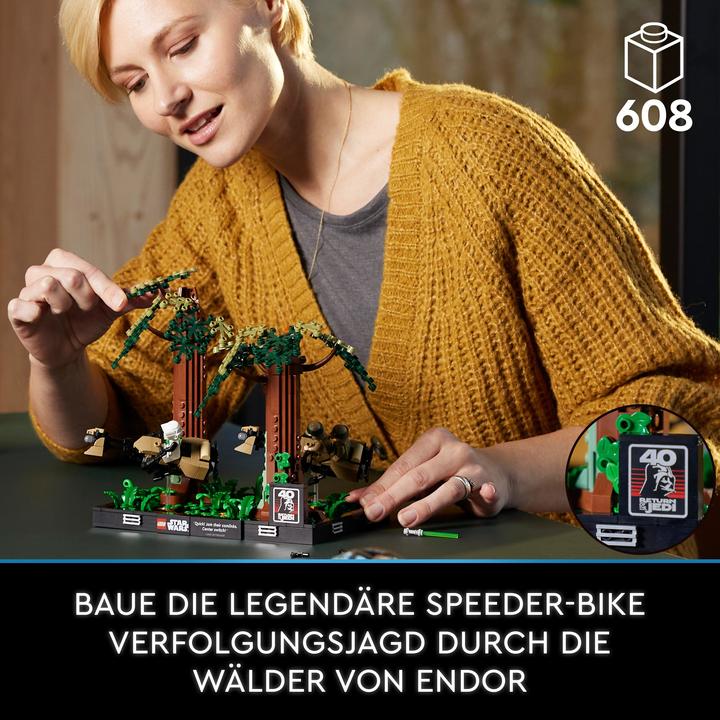 Actual product image LEGO Chase on Endor - Diorama (75353, LEGO Star Wars)