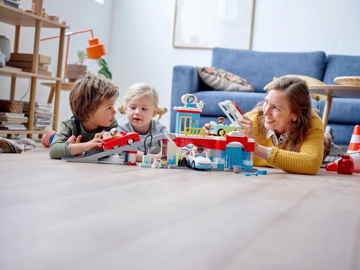 Image du produit LEGO Le garage et la station de lavage (10948)