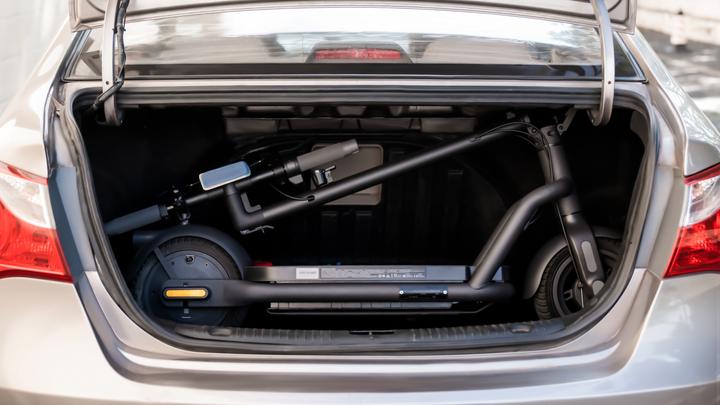Immagine prodotto Navee N65i Monopattino Elettrico con il Manubrio a Chiuso Ruotabile, Motore Max 1000W Autonimia 65KM (20 km/h, 450 W)