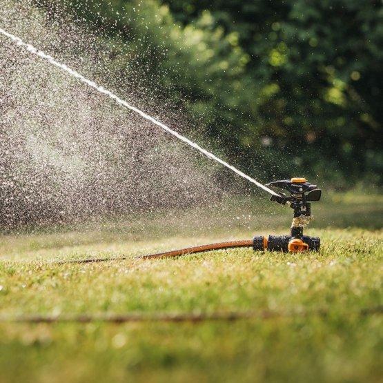 Actual product image Fiskars Pulsating sprinkler with ground spike (Sprinkler system)