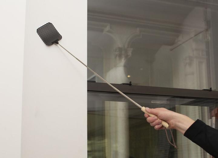 Produktbild Kikkerland Extendable Fly Swatter Asst Bk/Gr