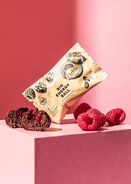 Immagine prodotto KoRo Pallina snack biologica a base di datteri con ripieno dolce al gusto di lampone (Lampone, 30 g)