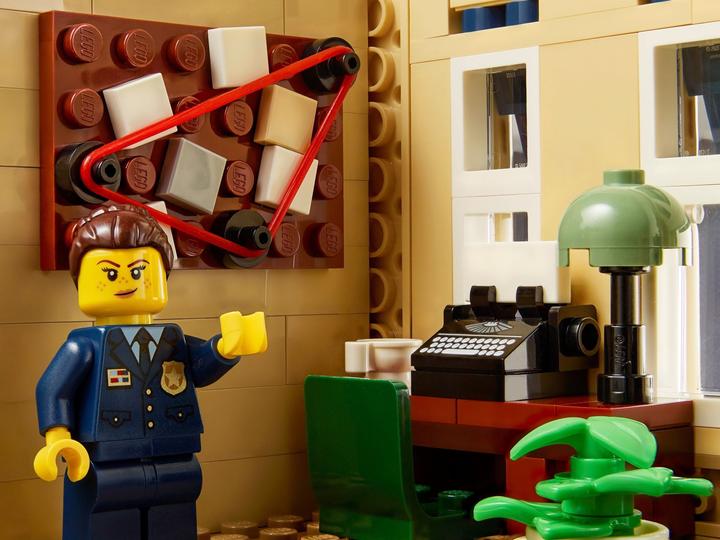 Actual product image LEGO Police Station (10278, LEGO Creator Expert, LEGO Rare Sets)