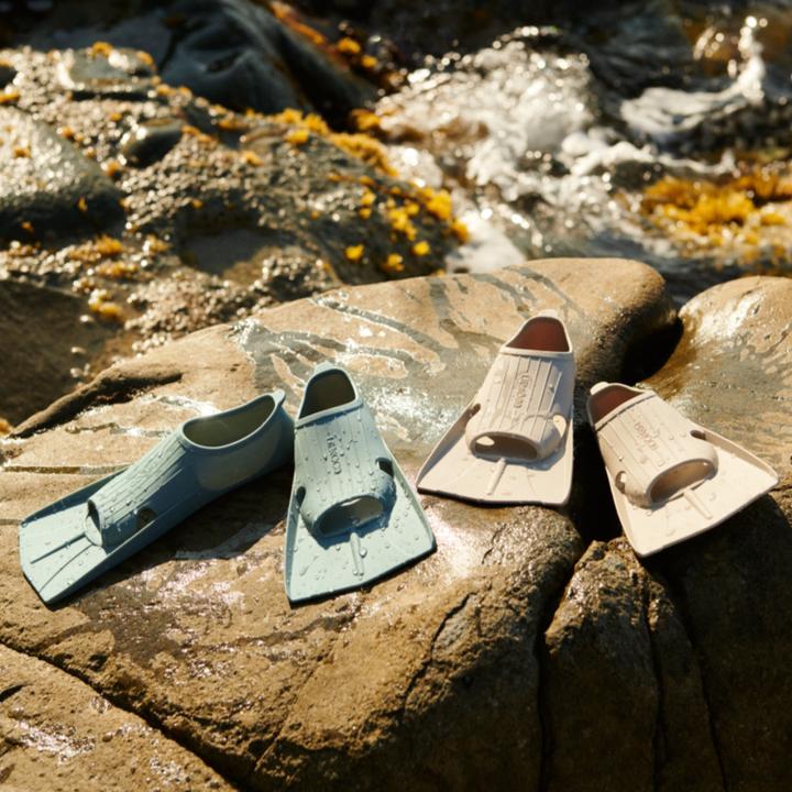 Produktbild Liewood Schwimm Flossen Kinder Gustav Whale Blue (33 - 35)
