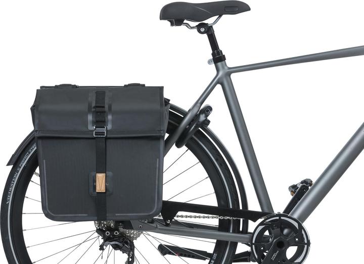 Actual product image Basil Urban Dry Double (50 l, Luggage carrier bag)