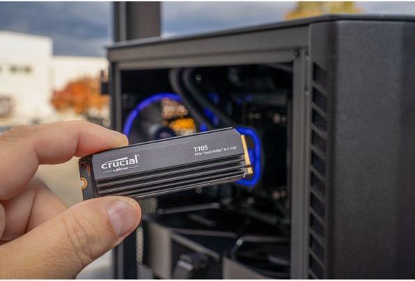 Produktbild Crucial T705 mit Kühlkörper (2000 GB, M.2 2280)