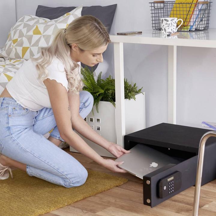 Actual product image Yale Safe laptop (26.90 l)
