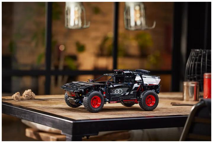 Actual product image LEGO Audi RS Q e-tron (42160, LEGO Technic)