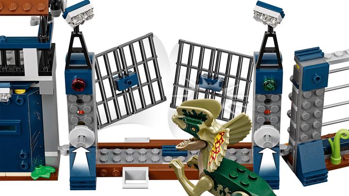 Actual product image LEGO Attack of the Dilophosaurus (75931, LEGO Jurassic World)