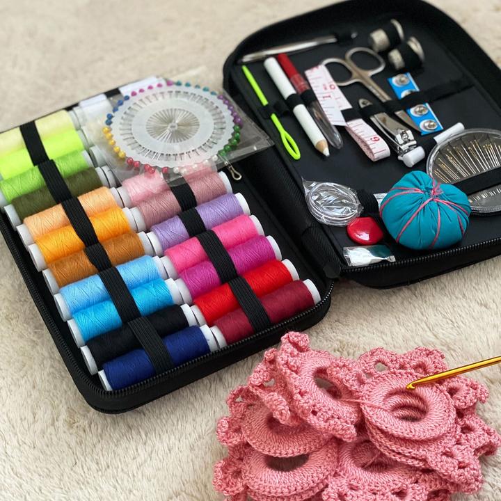 Immagine prodotto Intirilife Kit da cucito da 126 pezzi di colore nero con dimensioni di 14,5 x 21,5 x 3,6 cm