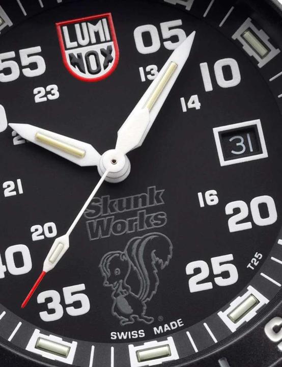 Image du produit Luminox F117 x SKUNK WORKS HERITAGE 6440H SERIES (Montre pilote, 44 mm)