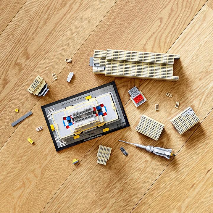 Actual product image LEGO Empire State Building (21046, LEGO Architecture)