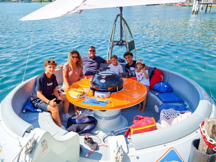 Produktbild Smartbox Barbecue im Donut-Boot auf dem Luganersee für 2 Personen (2 Pers.)