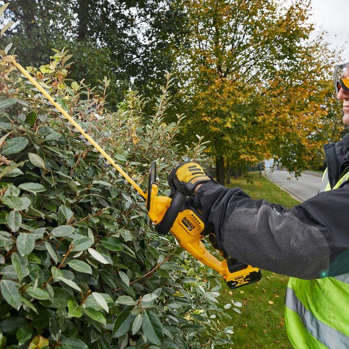 Actual product image DeWalt Cordless hedgecutter (Cordless hedgecutters)