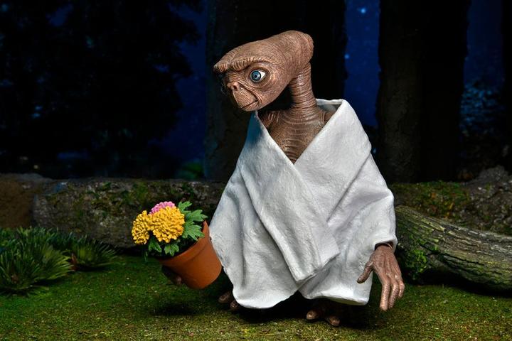 Actual product image Neca E.T. - The Extra-Terrestrial: Ultimate E.T.