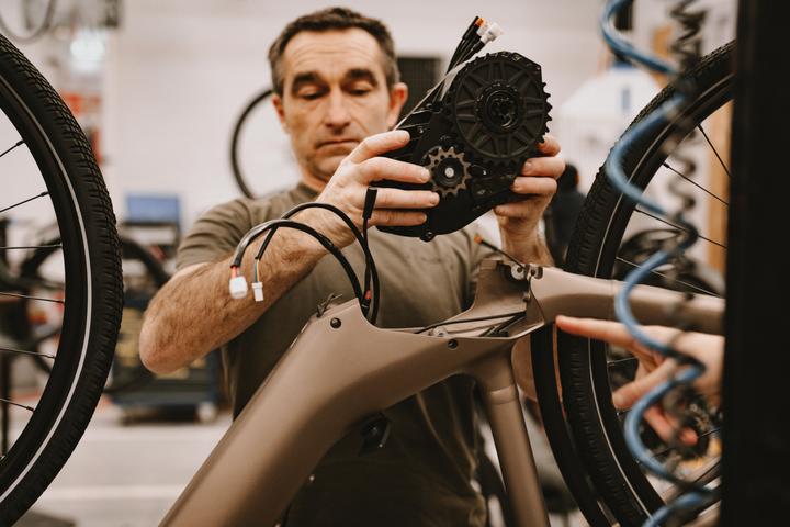 Image du produit Rockrider E-Bike Vélo de randonnée 28 pouces E-ACTV 900 boîte automatique accès bas - gris