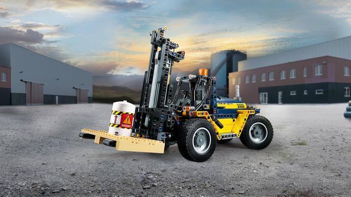 Actual product image LEGO Heavy-duty forklift truck (42079, LEGO Technic)