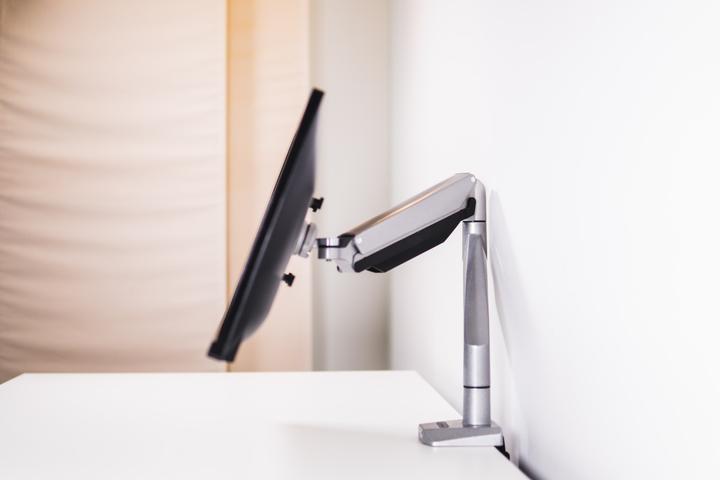 Immagine prodotto Bakker Elkhuizen Smart Office 11 Braccio per monitor fino a 688 Morsetto da tavolo o bullone a innesto (Tavolo, 27")