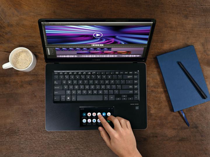 Immagine prodotto ASUS ZenBook Pro 15 UX580GD-BN017T (15.60", Intel Core i7-8750H, 16 GB, 1000 GB, CH)