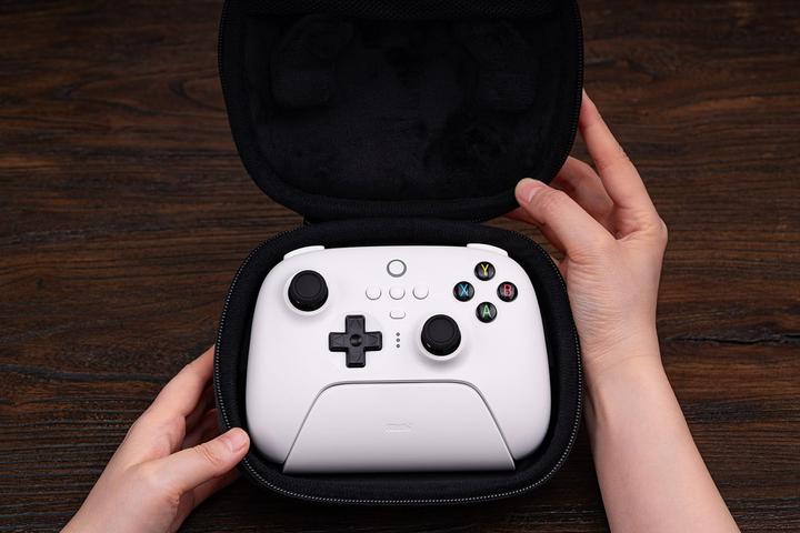 Actual product image 8bitdo Travel Case - Ultimate Controller (PS4, Switch, PS5, Xbox One S, Xbox One X)