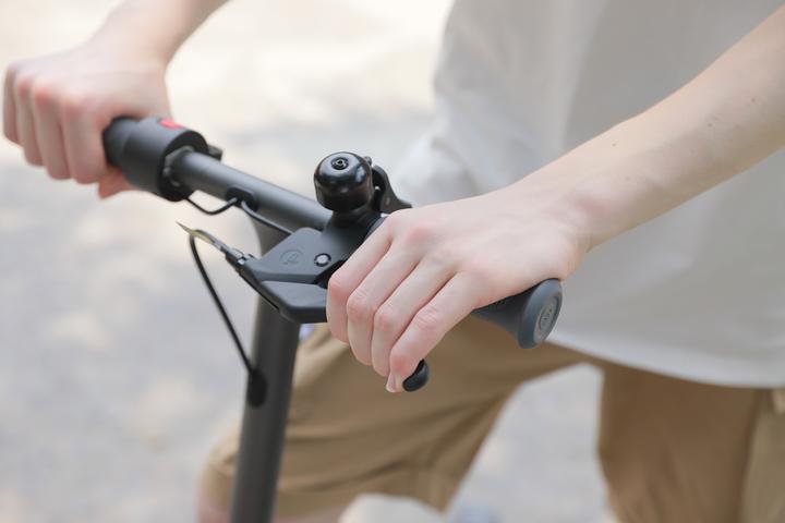 Produktbild Segway-Ninebot ZING C20 (16 km/h, 20 km, 150 W)