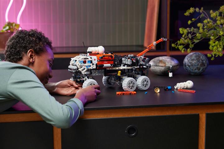 Actual product image LEGO Mars Exploration Rover (42180, LEGO Technic)