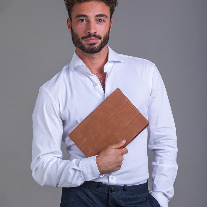 Productafbeelding dbramante1928 Tablet Book Cover Risskov Bruin (iPad Pro 11 2020 (2e generatie), iPad Pro 11 2018 (1e Gen), iPad Pro 11 2021 (3e generatie), iPad Air 2020 (4e generatie), iPad Air 2022 (5e gen))