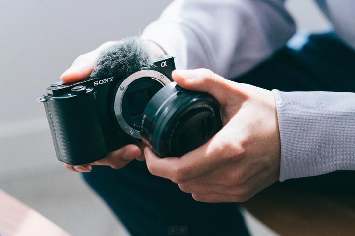 Productafbeelding Sony Alpha ZV-E10L (16 - 50 mm, 24 Mpx, APS-C / DX)