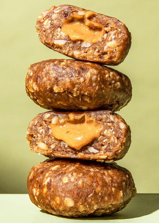 Immagine prodotto KoRo Palla snack biologica a base di datteri con ripieno di fiocchi d'avena, sale e pasta di mandorle (1 pz., 420 g)