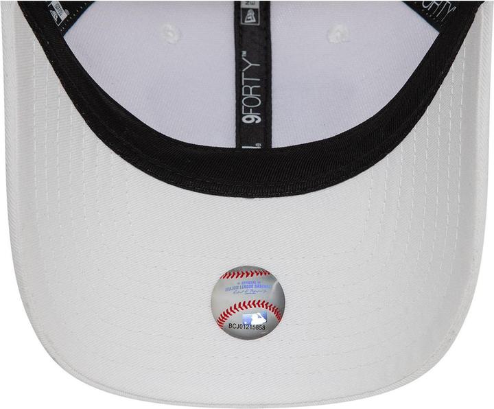 Actual product image New Era 9Forty Strapback Cap - New York Yankees White