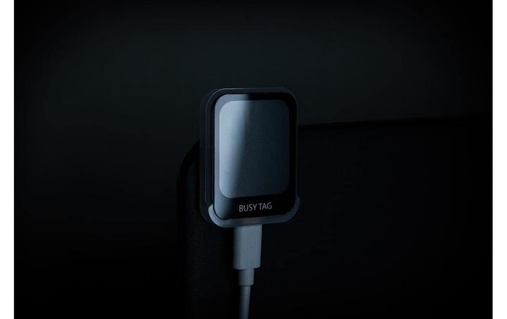 Actual product image Luxafor Busy Tag