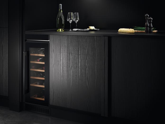 Image du produit AEG AWUS020B5B 5000 Armoire de mise en température des vins / jusqu'à 20 bouteilles