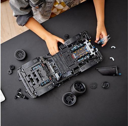 Actual product image LEGO Batman's Batmobile (42127, LEGO Technic)