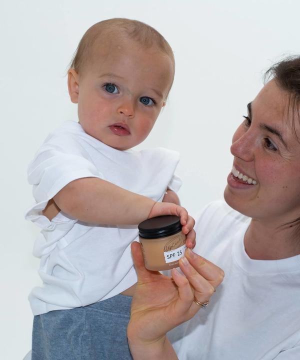 Image du produit UpCircle SPF 25 avec huile de graines de framboise (Crème solaire, SPF 25, 60 ml, 60 g)