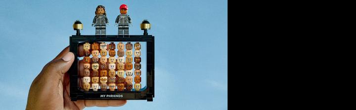 Actual product image LEGO Über dem Mond mit Pharrell Williams (10391, LEGO Icons, LEGO Rare Sets)