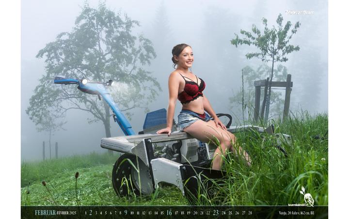 Actual product image Swiss Farmers' Calendar Girls 2025 (56 x 40 cm, No binding, Italian, English, German, French)