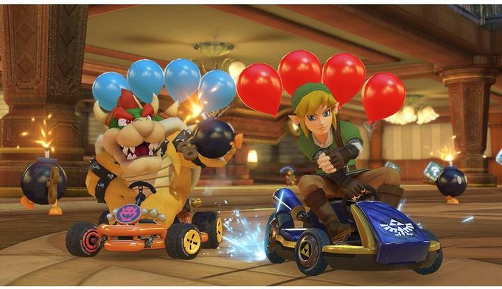 Produktbild Nintendo Switch OLED-Modell (weiss) – Mario Kart 8 Deluxe + Switch Online – Mitgliedschaft (12 Monat