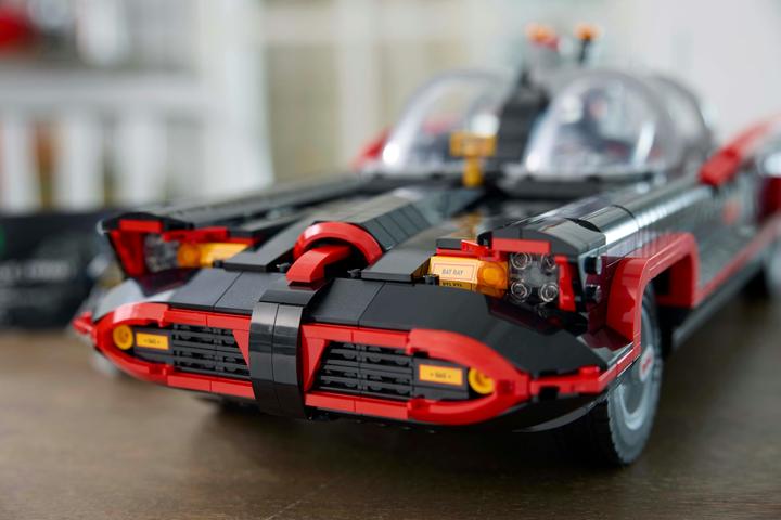 Immagine prodotto LEGO Batmobile (76328, LEGO DC, Set LEGO rari)