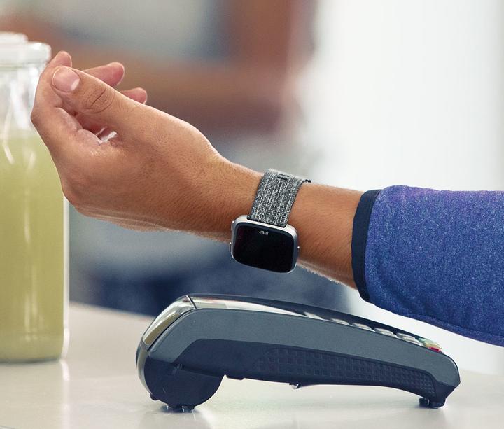 Actual product image Fitbit Versa Special Edition (34 mm)