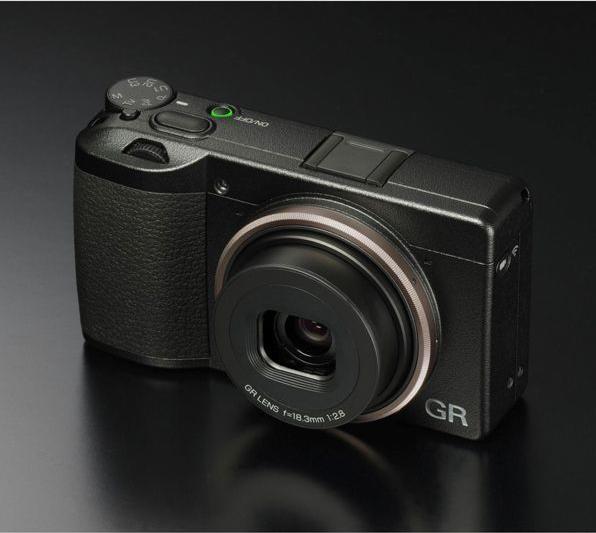 Produktbild RICOH Gr III (18.3mm, 24.20 Mpx, APS-C / DX)