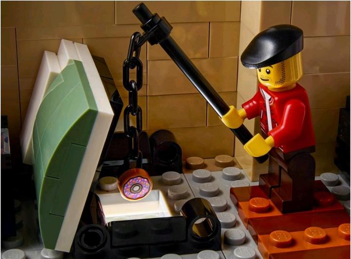 Actual product image LEGO Police Station (10278, LEGO Creator Expert, LEGO Rare Sets)